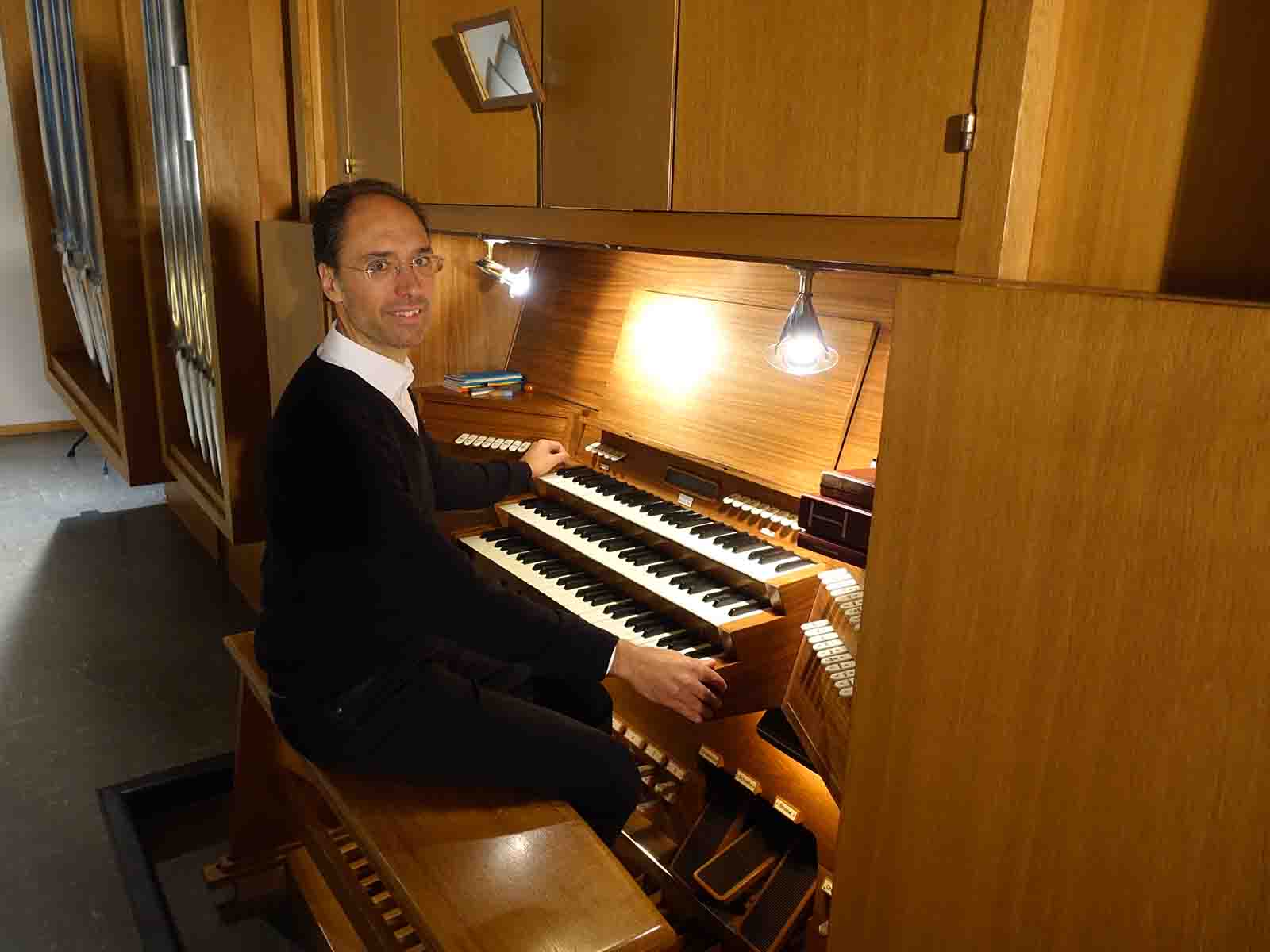 Giancarlo Prossimo an der Orgel