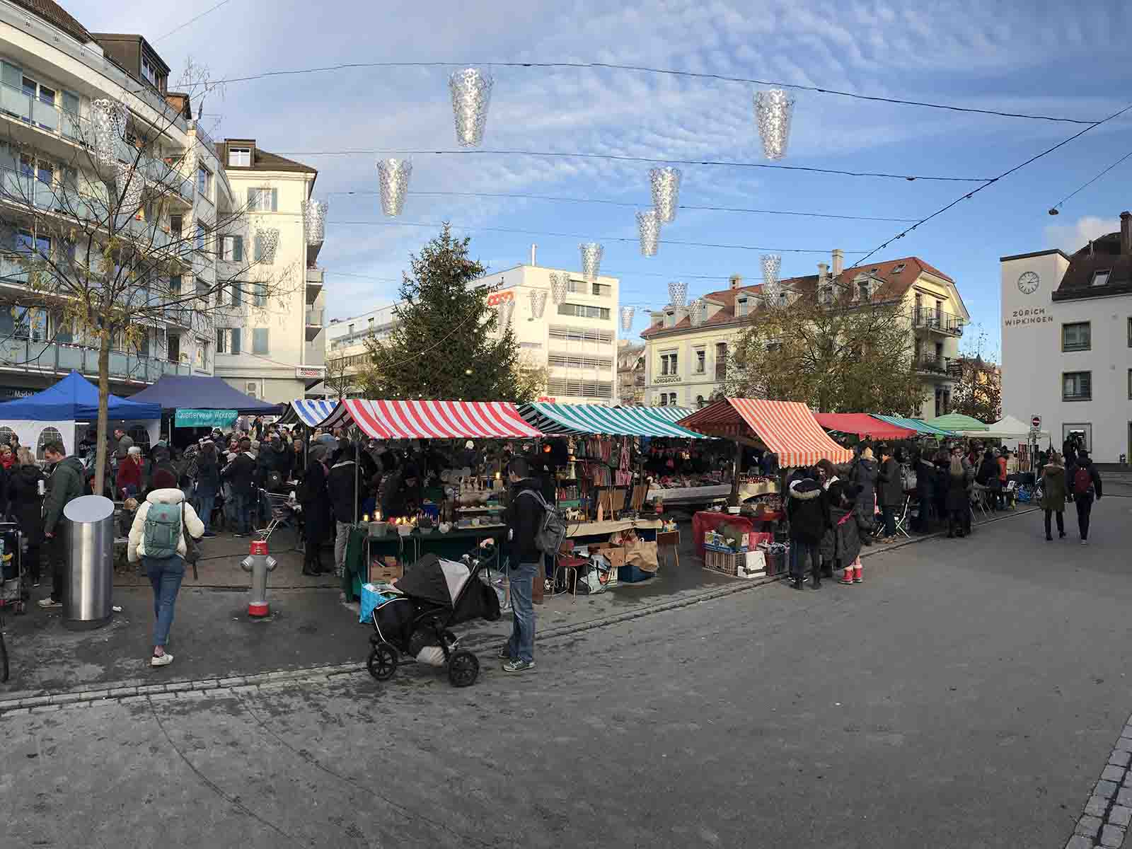 Fast zu schön um wahr zu sein: Beim Weihnachtsmarkt in Wipkingen passte alles: Wetter, Angebot und Gäste.