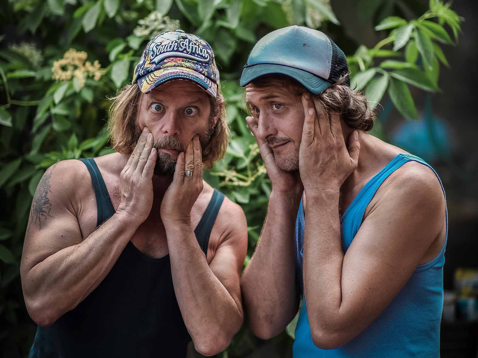 Michel Häberli und Tim Hartje vor der Dammbar.