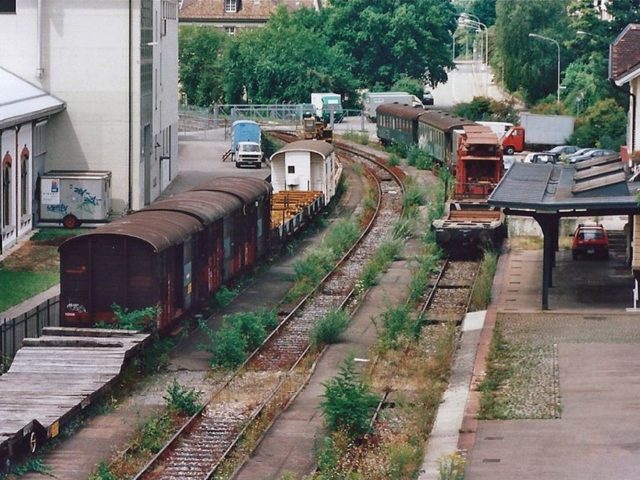 Ruhe vor dem Sturm: Bereits kurz nach der Schliessung des Bahnhof Letten beginnt die Verwahrlosung. Das war erst der Anfang.