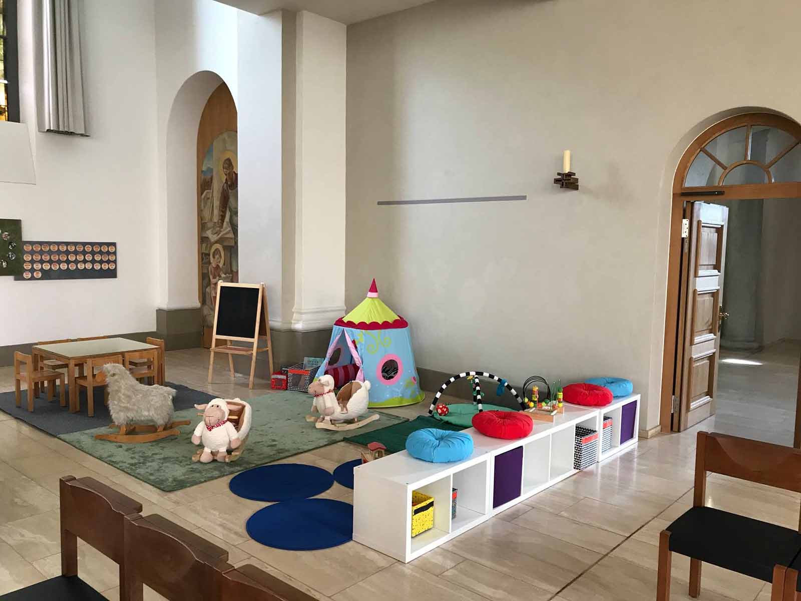 Neue Kinderecke in der Kirche Guthirt.