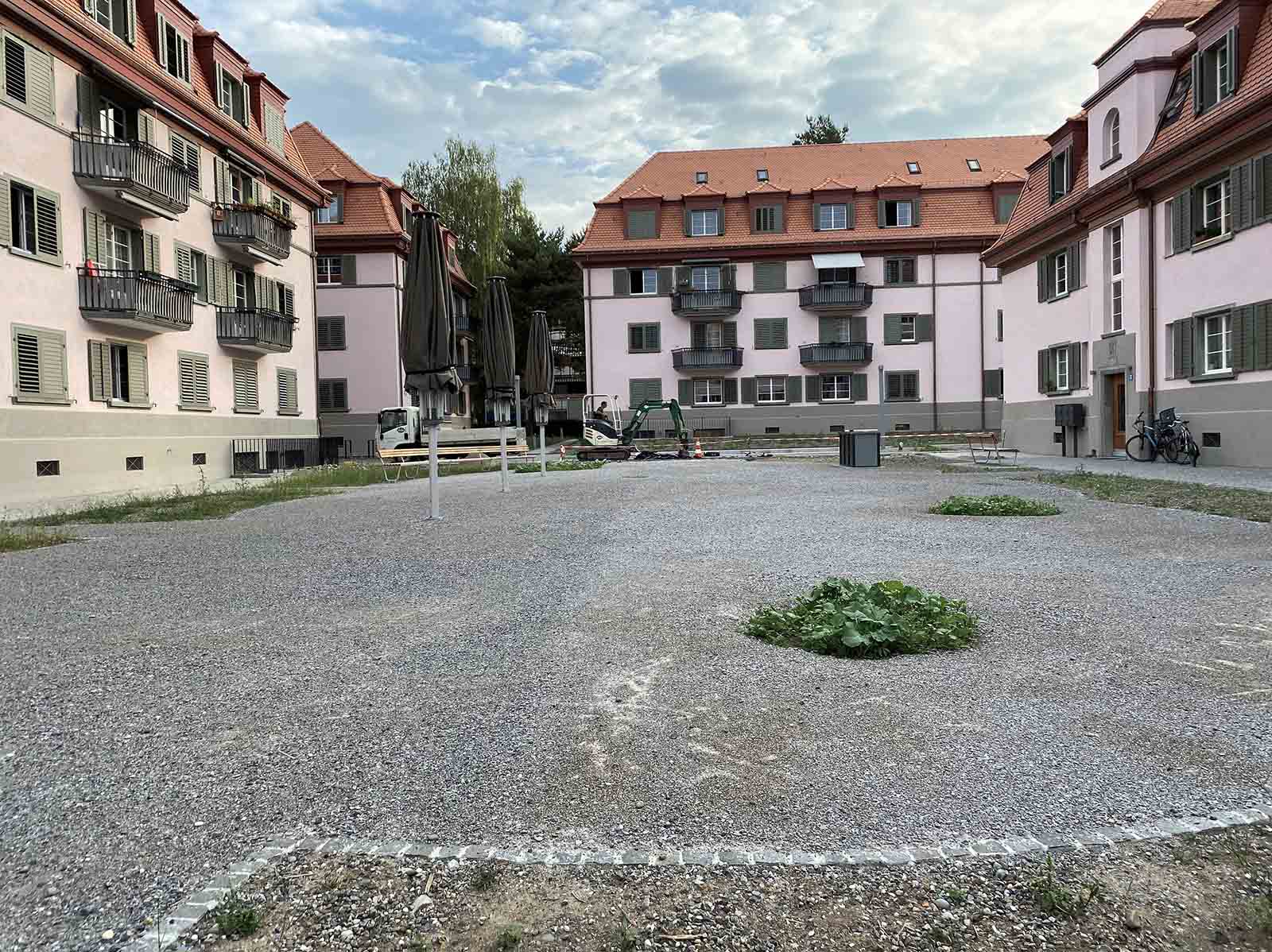 Misslungene Hofgestaltung bei der BEP-Siedlung Letten 4.