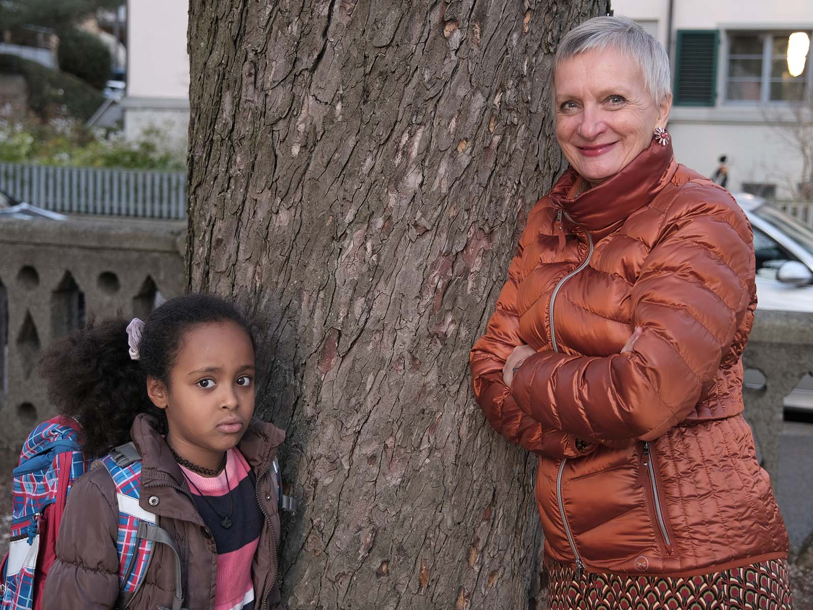 Renate unterstützt die quirlige Naemi jede Woche bei den Hausaufgaben.
