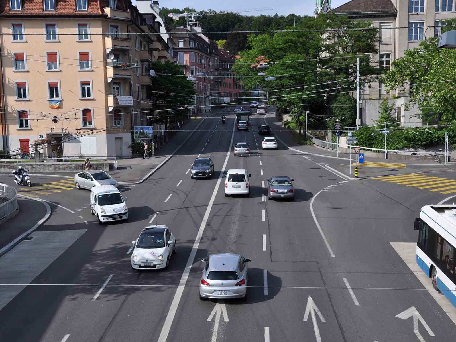 Der Stadtrat hat Tempo 30 auf der Rosengartenstrasse beschlossen. Ob und wann das umgesetzt werden kann, ist unklar.