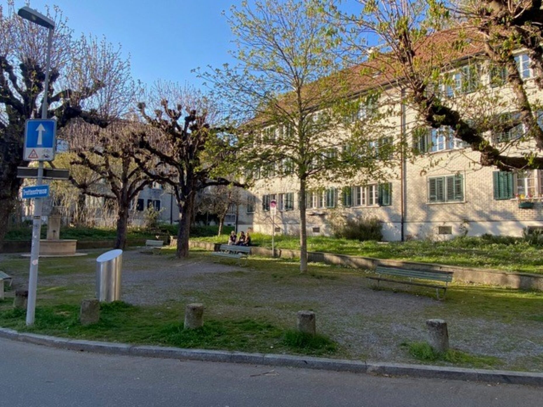 Der kleine Park bei der Trottenstrasse: Dort steht der Rationierungsbrunnen. (Foto: Max Furrer)